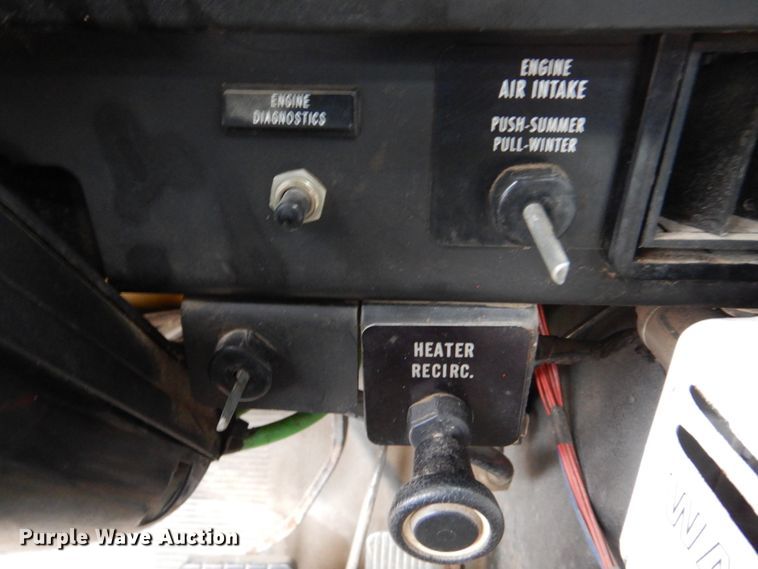 image for item DH8134 2001 International 4900  flatbed truck