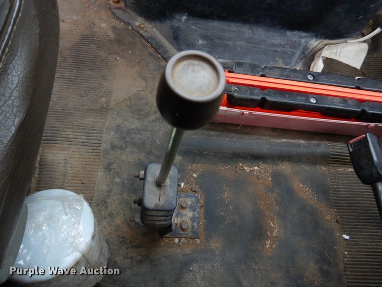 image for item DH8134 2001 International 4900  flatbed truck