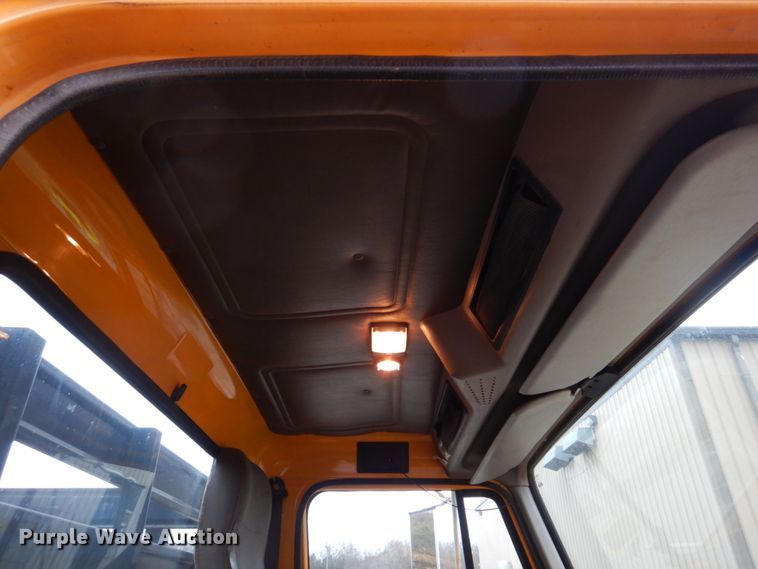 image for item DH8134 2001 International 4900  flatbed truck