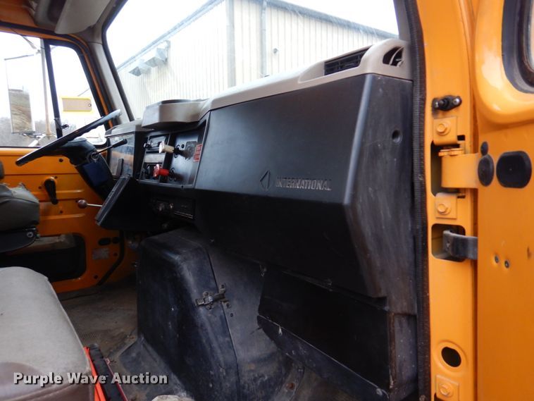 image for item DH8134 2001 International 4900  flatbed truck