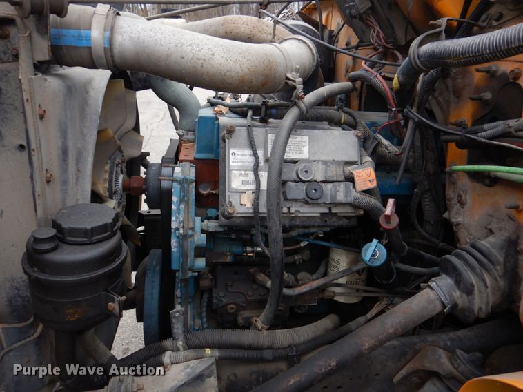 image for item DH8134 2001 International 4900  flatbed truck