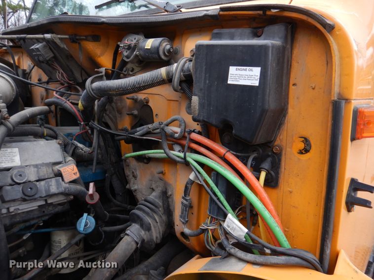 image for item DH8134 2001 International 4900  flatbed truck