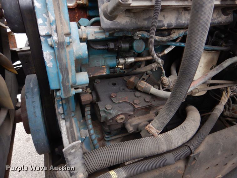 image for item DH8134 2001 International 4900  flatbed truck