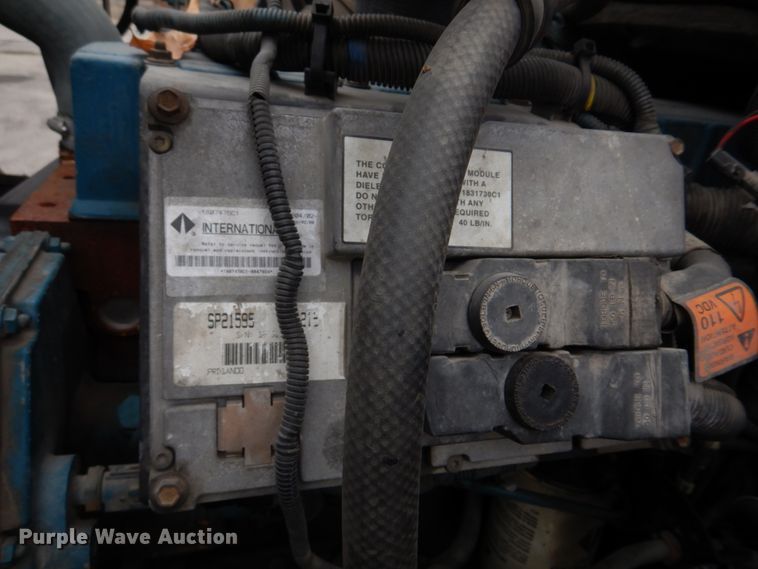 image for item DH8134 2001 International 4900  flatbed truck