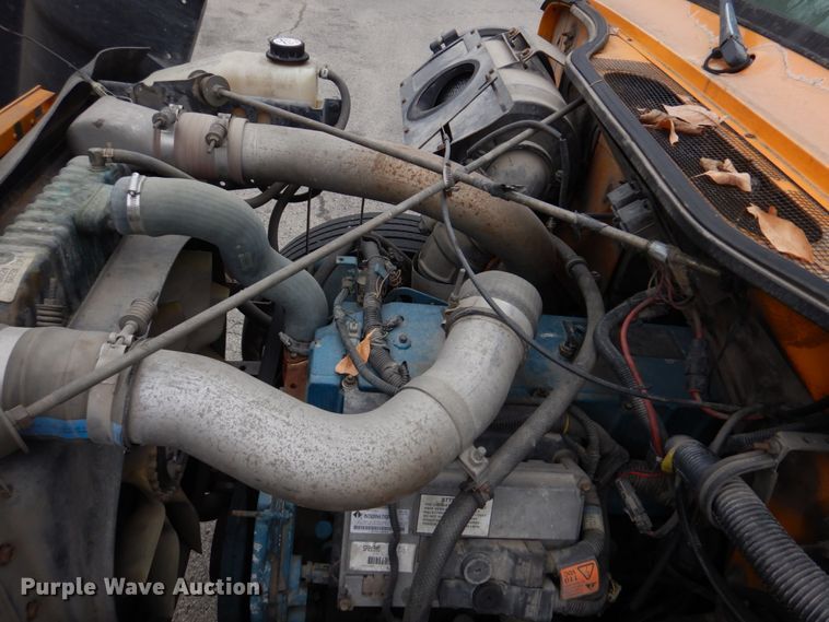 image for item DH8134 2001 International 4900  flatbed truck