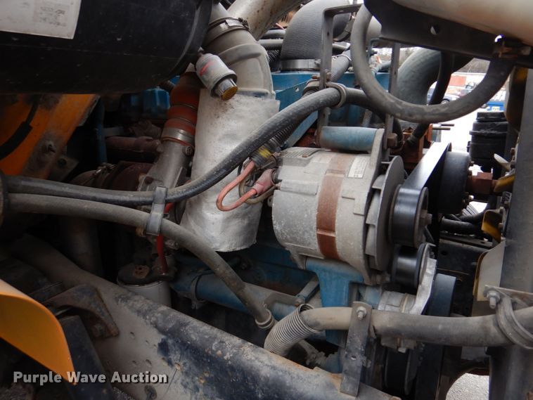 image for item DH8134 2001 International 4900  flatbed truck