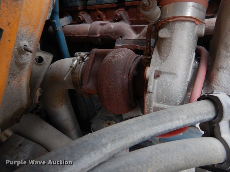 image for item DH8134 2001 International 4900  flatbed truck