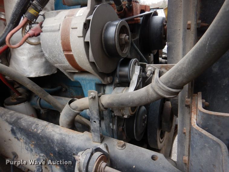 image for item DH8134 2001 International 4900  flatbed truck