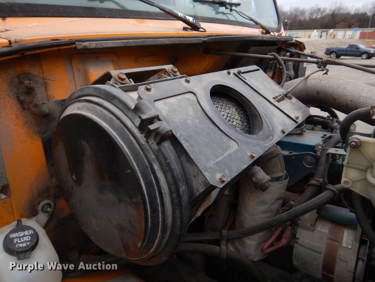 image for item DH8134 2001 International 4900  flatbed truck