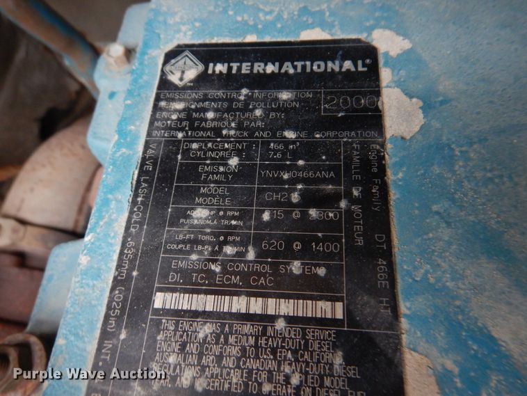 image for item DH8134 2001 International 4900  flatbed truck