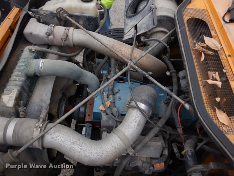 image for item DH8134 2001 International 4900  flatbed truck