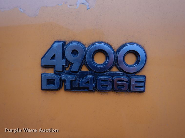 image for item DH8134 2001 International 4900  flatbed truck