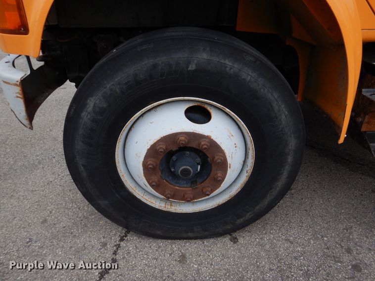 image for item DH8134 2001 International 4900  flatbed truck