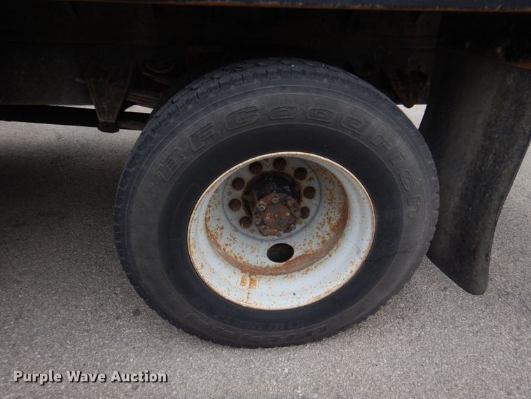 image for item DH8134 2001 International 4900  flatbed truck