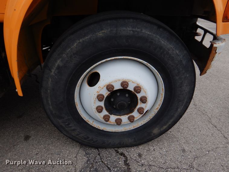 image for item DH8134 2001 International 4900  flatbed truck