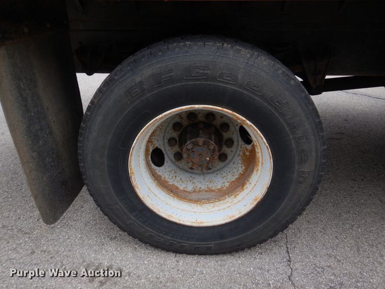 image for item DH8134 2001 International 4900  flatbed truck