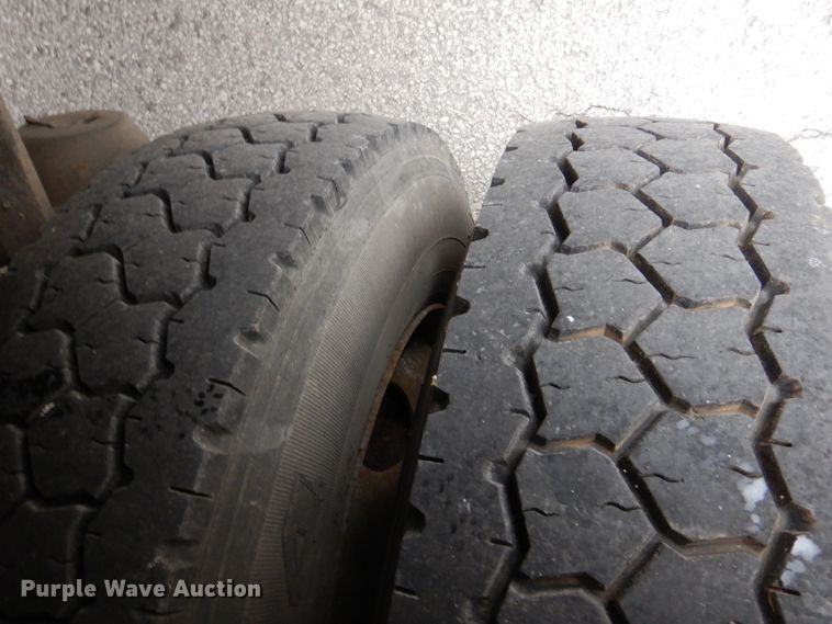 image for item DH8134 2001 International 4900  flatbed truck