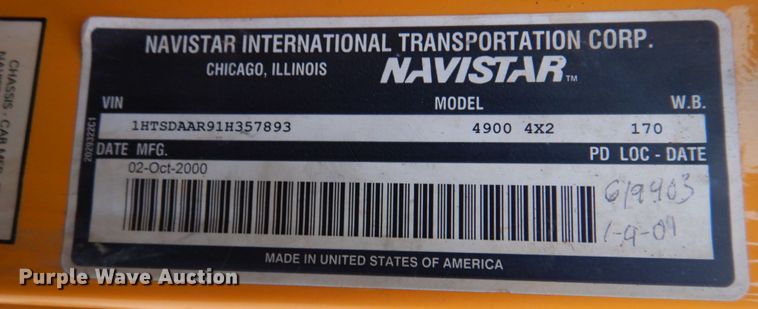 image for item DH8134 2001 International 4900  flatbed truck