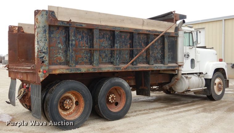 image for item DH8808 1983 International Transtar 4300  dump truck