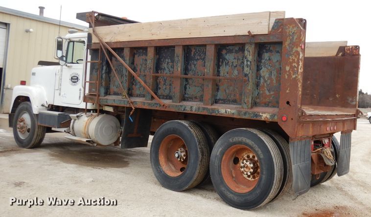 image for item DH8808 1983 International Transtar 4300  dump truck
