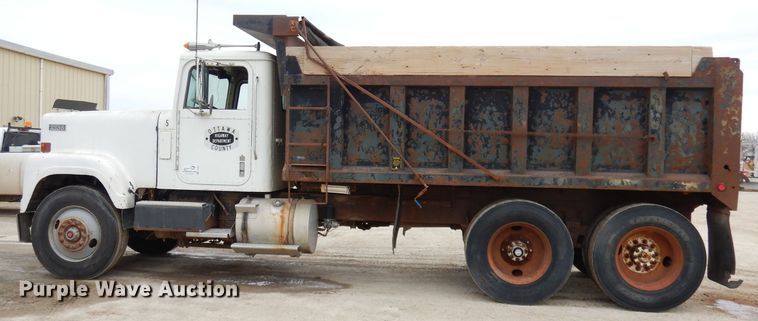 image for item DH8808 1983 International Transtar 4300  dump truck