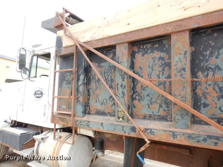 image for item DH8808 1983 International Transtar 4300  dump truck