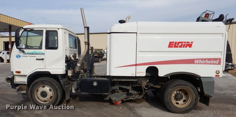 image for item DJ3778 2009 Nissan UD3000  street sweeper truck