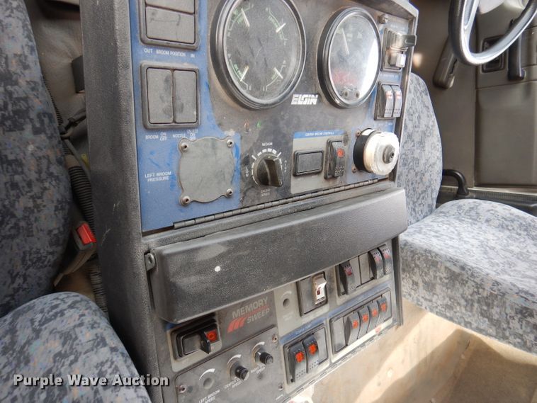 image for item DJ3778 2009 Nissan UD3000  street sweeper truck