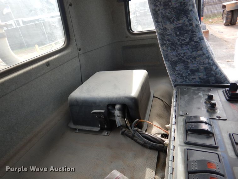 image for item DJ3778 2009 Nissan UD3000  street sweeper truck