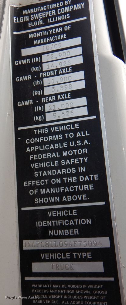 image for item DJ3778 2009 Nissan UD3000  street sweeper truck