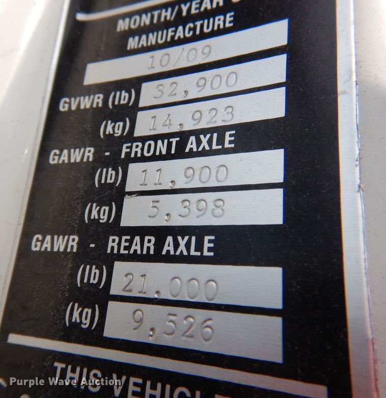 image for item DJ3778 2009 Nissan UD3000  street sweeper truck