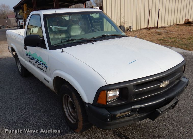 image for item DJ3780 1996 Chevrolet S10  pickup truck