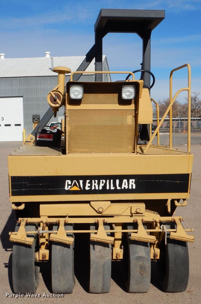 image for item DK7247 1993 Caterpillar PS-130  pneumatic roller