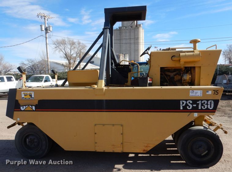 image for item DK7247 1993 Caterpillar PS-130  pneumatic roller