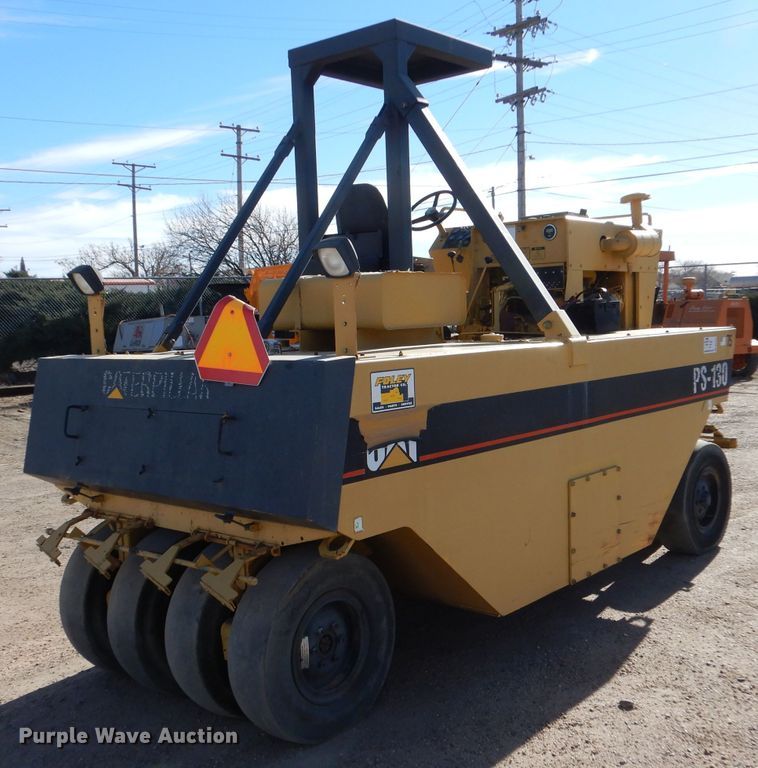 image for item DK7247 1993 Caterpillar PS-130  pneumatic roller