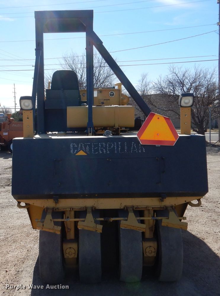 image for item DK7247 1993 Caterpillar PS-130  pneumatic roller