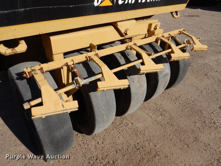image for item DK7247 1993 Caterpillar PS-130  pneumatic roller