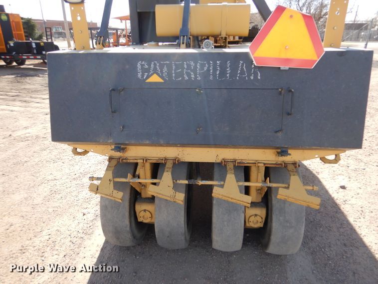 image for item DK7247 1993 Caterpillar PS-130  pneumatic roller