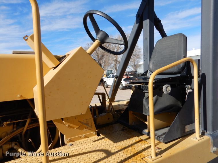 image for item DK7247 1993 Caterpillar PS-130  pneumatic roller