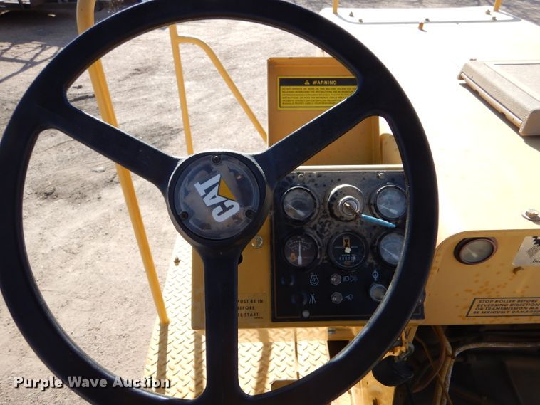 image for item DK7247 1993 Caterpillar PS-130  pneumatic roller