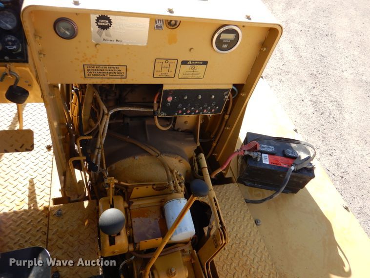 image for item DK7247 1993 Caterpillar PS-130  pneumatic roller