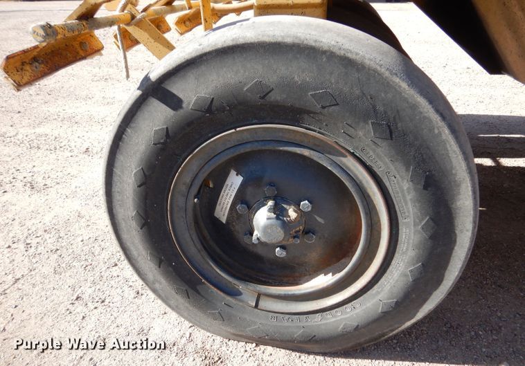 image for item DK7247 1993 Caterpillar PS-130  pneumatic roller