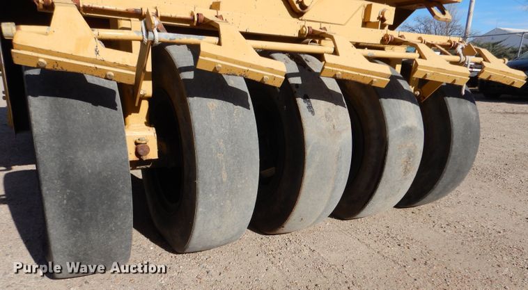 image for item DK7247 1993 Caterpillar PS-130  pneumatic roller