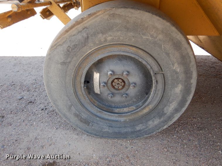 image for item DK7247 1993 Caterpillar PS-130  pneumatic roller