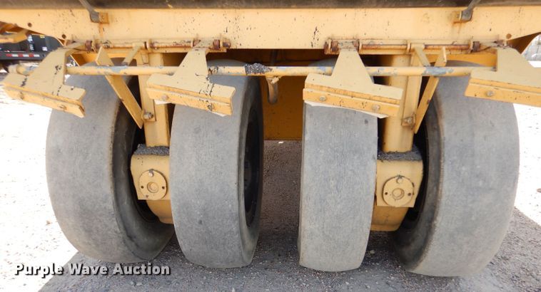 image for item DK7247 1993 Caterpillar PS-130  pneumatic roller