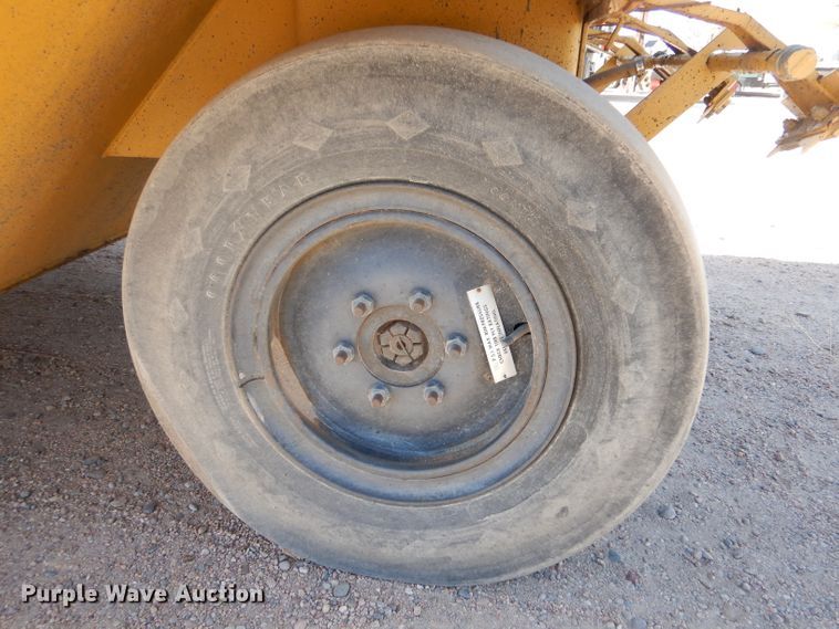 image for item DK7247 1993 Caterpillar PS-130  pneumatic roller