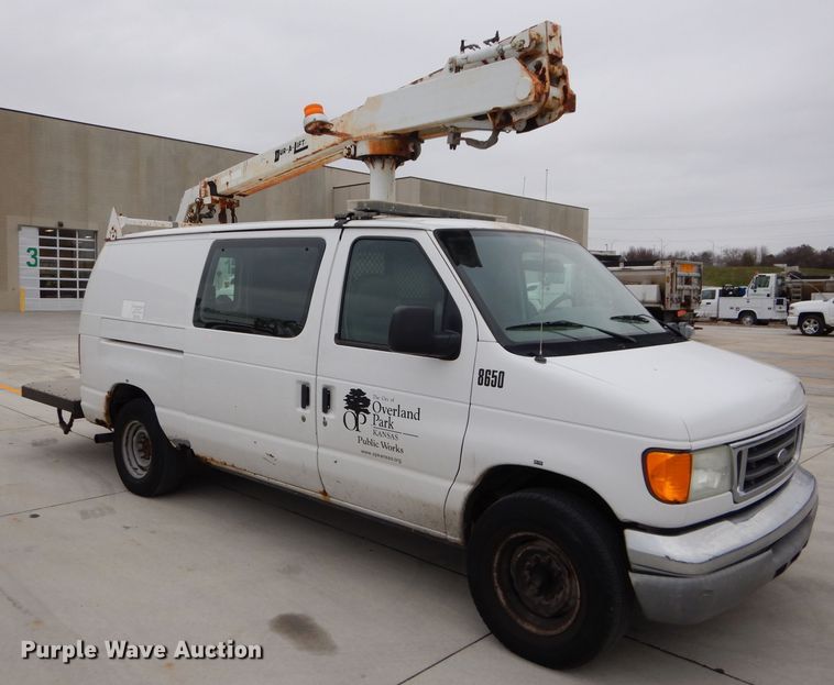 2004 Ford E350 Super Duty van with bucket lift in Overland Park, KS