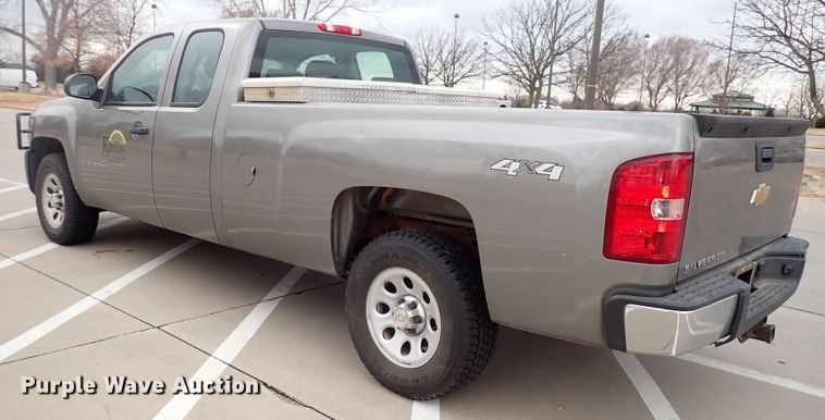 image for item DN2442 2013 Chevrolet Silverado 1500  Ext. Cab pickup truck