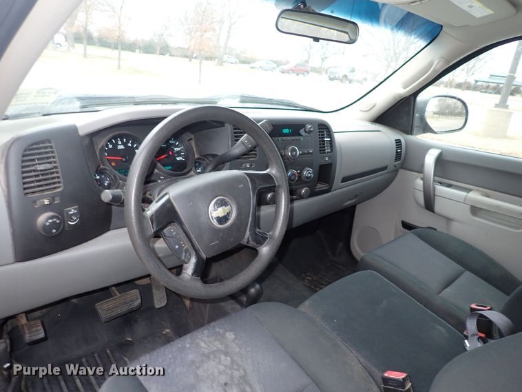 image for item DN2442 2013 Chevrolet Silverado 1500  Ext. Cab pickup truck