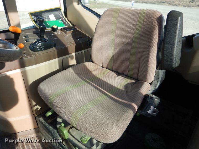 image for item DN2642 2002 John Deere 6405  tractor